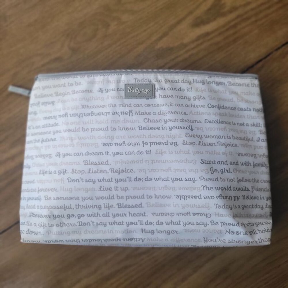 Thirty-One Gifts Vintage Zippered Pouch